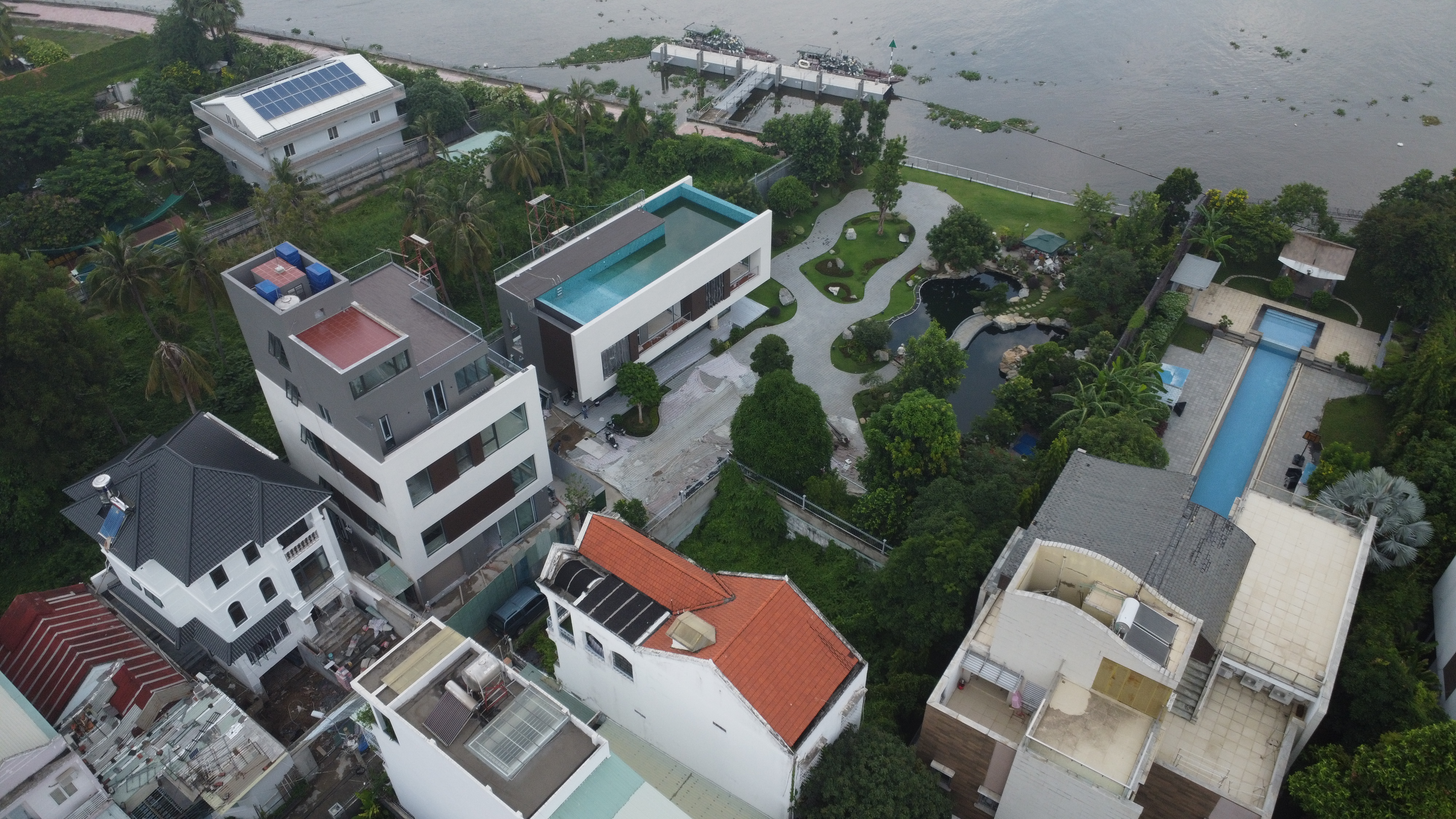 BIỆT THỰ SÂN VƯỜN - QUẬN 2